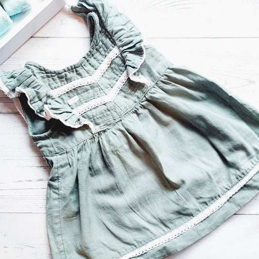 Vestido verde sin mangas de 9 meses Marca Opaline Estado Tiki taka