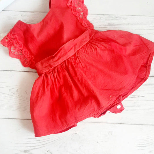 Vestido Vestido tela color rojo 0-3 meses Marca Genérica Estado Tiki taka
