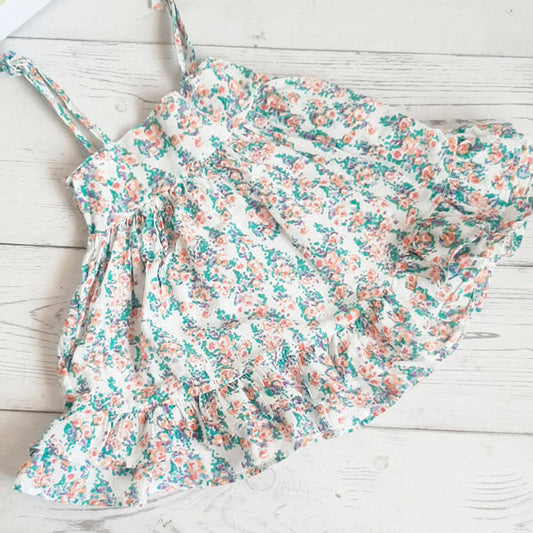 Vestido Vestido tipo solera con flores 6 meses Marca URB Estado Tiki taka