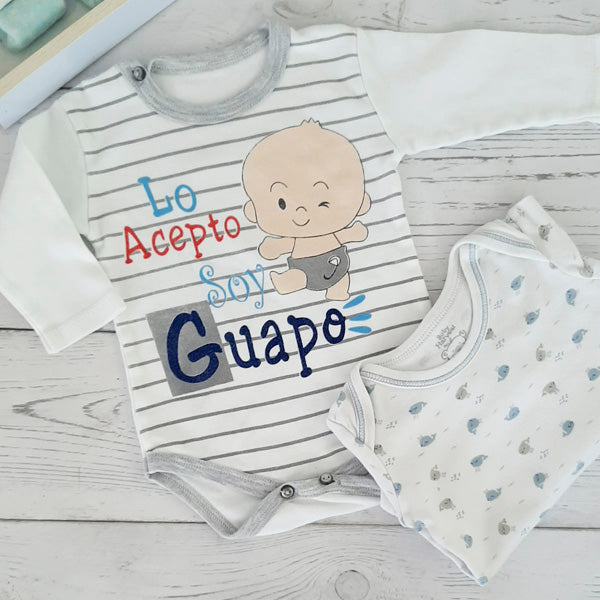 Pack bodys de algodón con diseño de bebe y body con diseño de peces de 0-3 meses Marca Variadas Estado Casi tiki