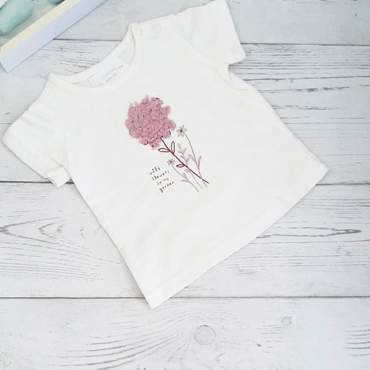 Polera algodón blanca con florcita 6 meses Marca Boulevard Estado Tiki taka