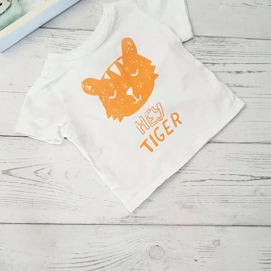 Polera algodón blanca con diseño de tigre 3-6 meses Marca Colloky Estado Casi tiki