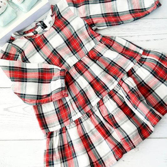 Vestido tela diseño a cuadros 3-6 meses Marca Hym Estado Casi tiki