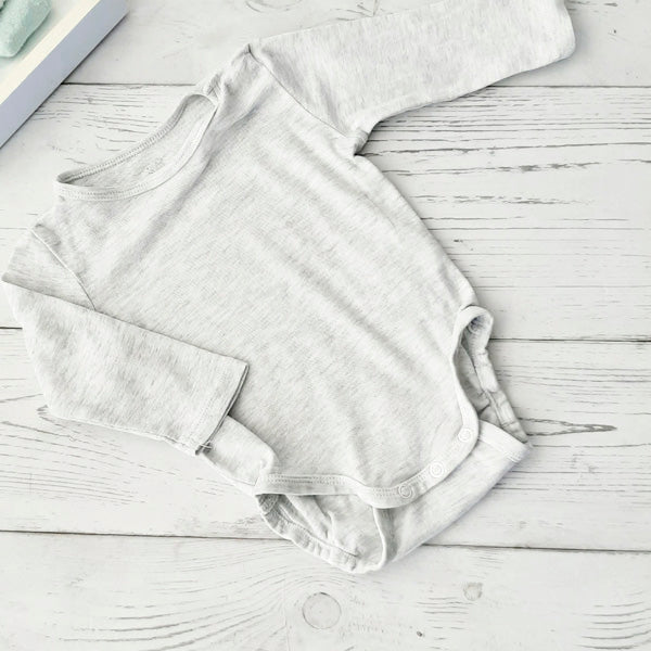Body algodón gris 3 meses Marca H&M Estado Casi tiki