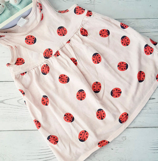 Vestido algodón con chinitas 9-12 meses Marca Hym Estado Casi tiki