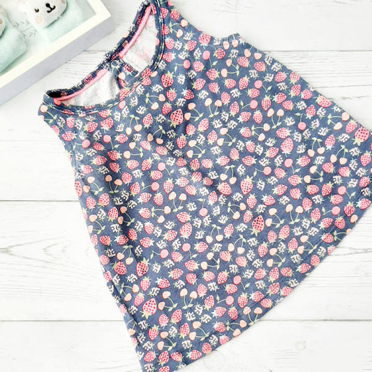 Vestido algodón oscuro con frutillitas 18 meses Marca Yoko Estado Casi tiki