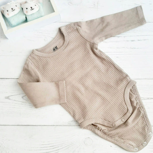 Body algodón café3 meses Marca Hym Estado Casi tiki